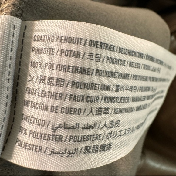 Abercrombie and Fitch The 90s Relaxed Jean High Rise Vegan Leather Cargo Pants - Picture 10 of 12